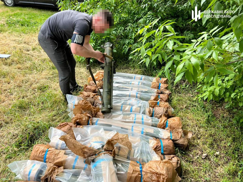 Под Харьковом обнаружен тайник с российскими боеприпасами.