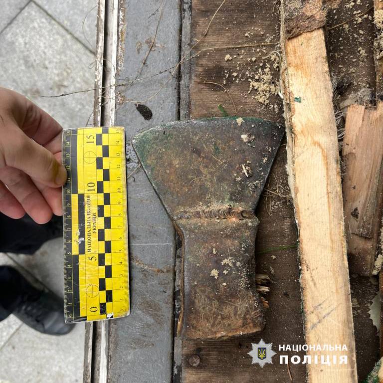 В центре Харькова неизвестные повредили скульптуры половецких баб.