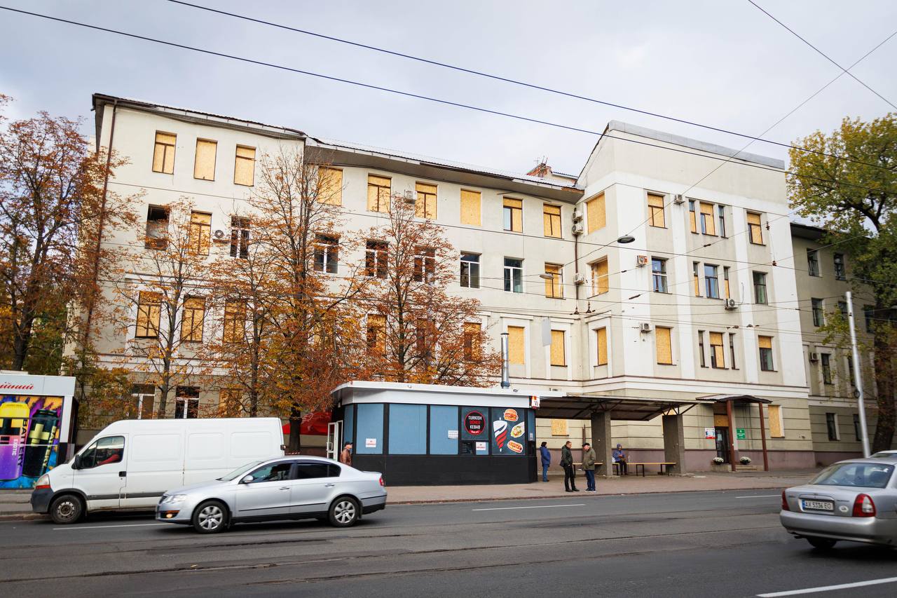 Благотворители помогают восстанавливать областную больницу после обстрелов &mdash; ХОВА.