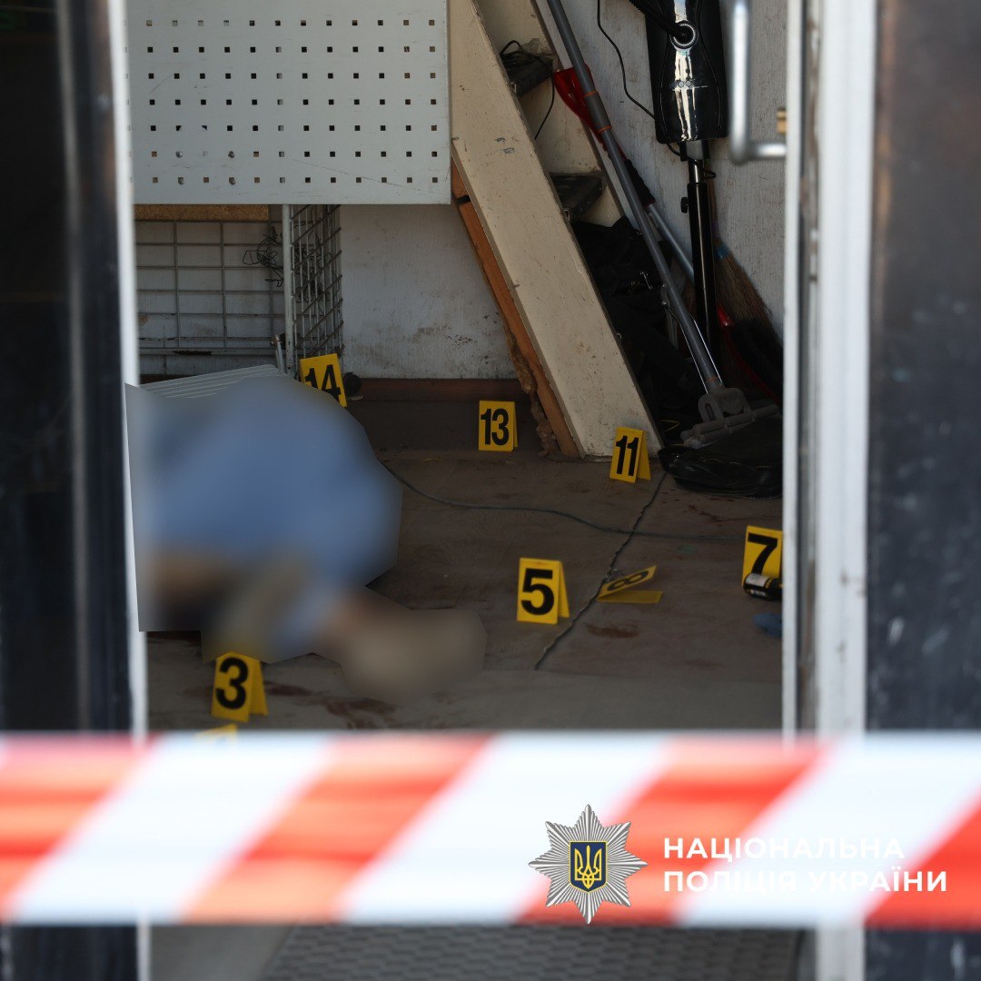 На ринку Барабашово вбили жінку – поліція оперативно затримала вбивцю.