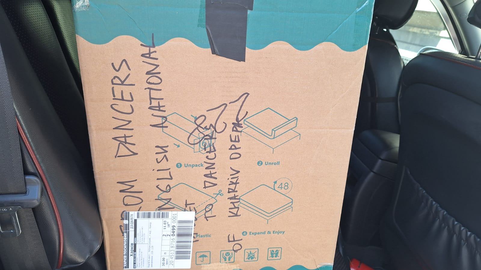 Балетна трупа ХНАТОБ отримала подарунок вагою 40 кілограмів.