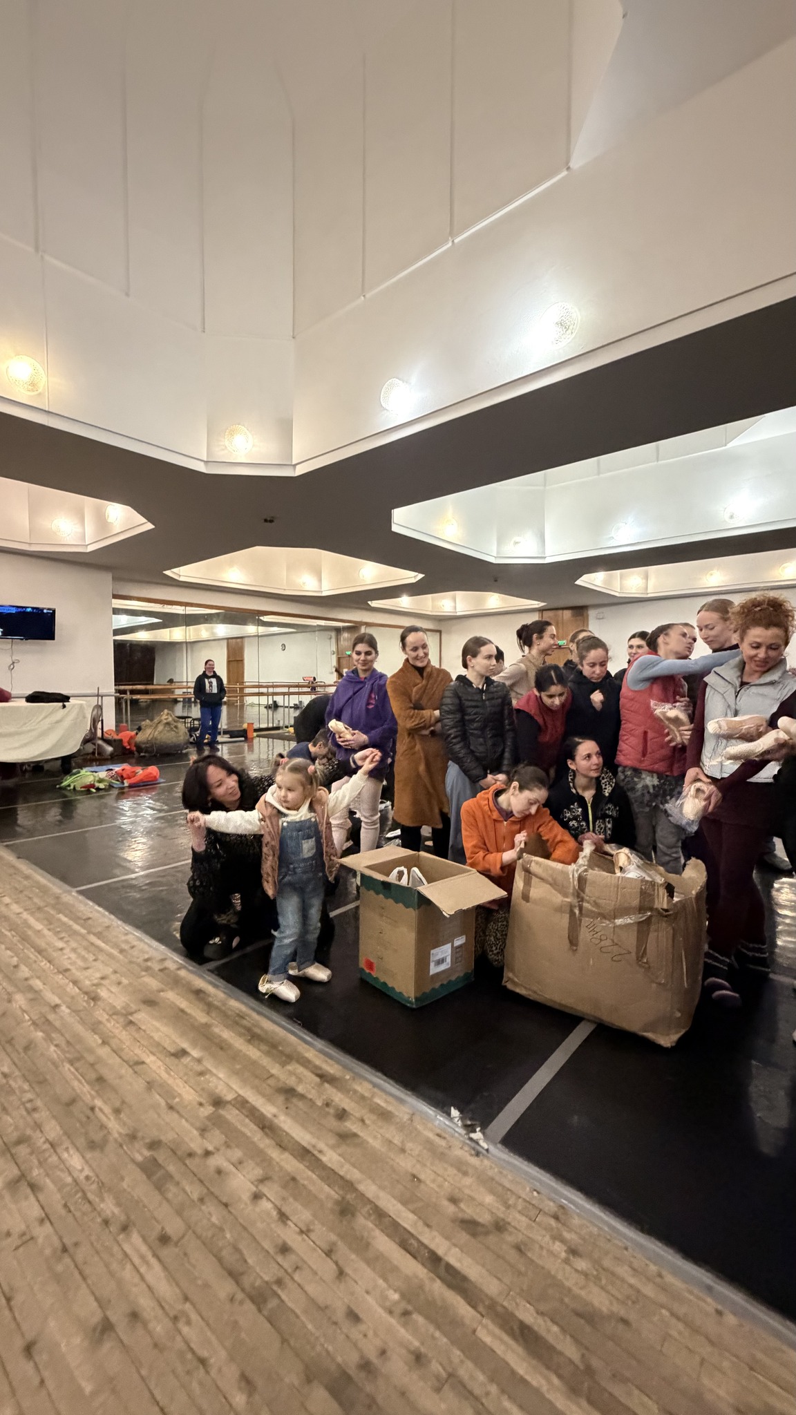 Балетна трупа ХНАТОБ отримала подарунок вагою 40 кілограмів.