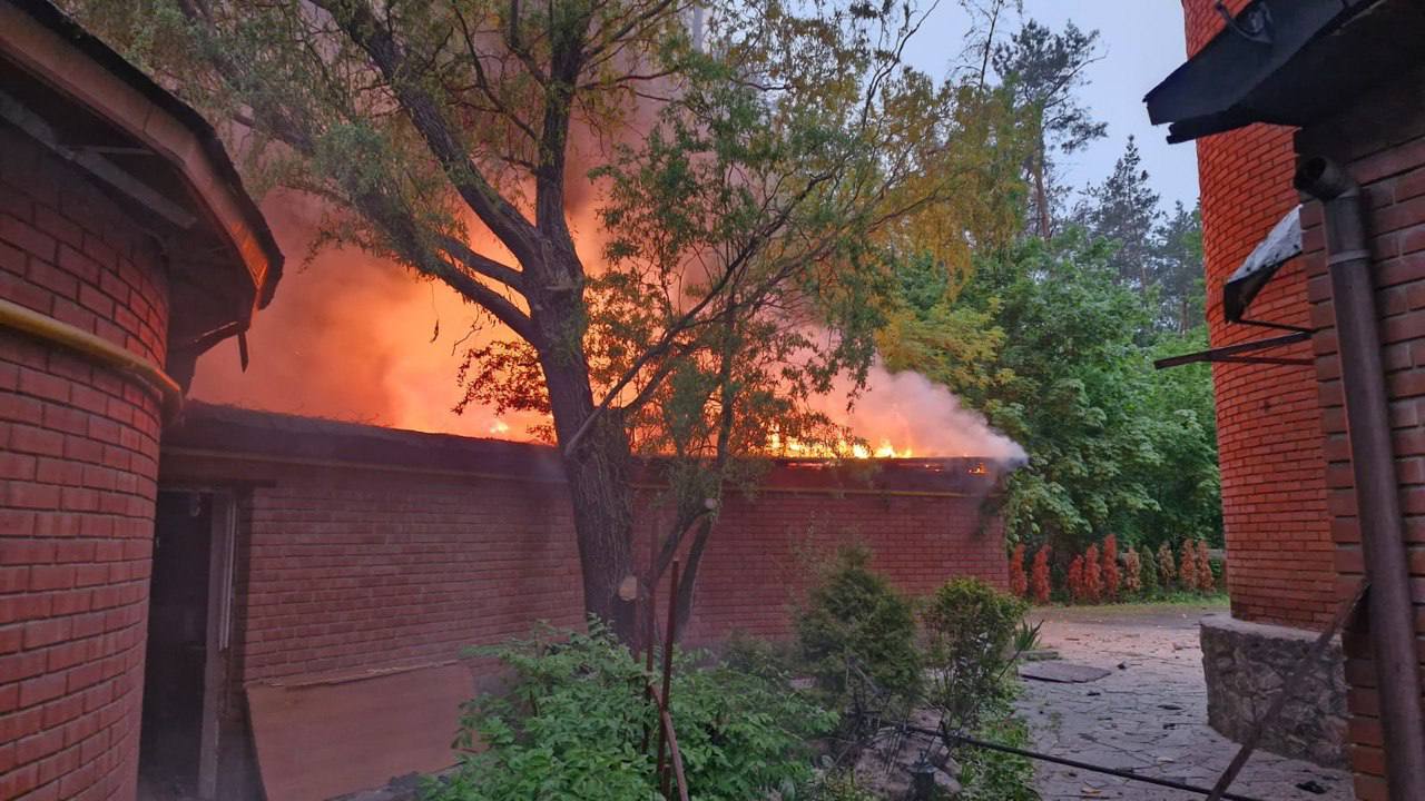 Масові пожежі: що відомо про нічний обстріл Харкова.