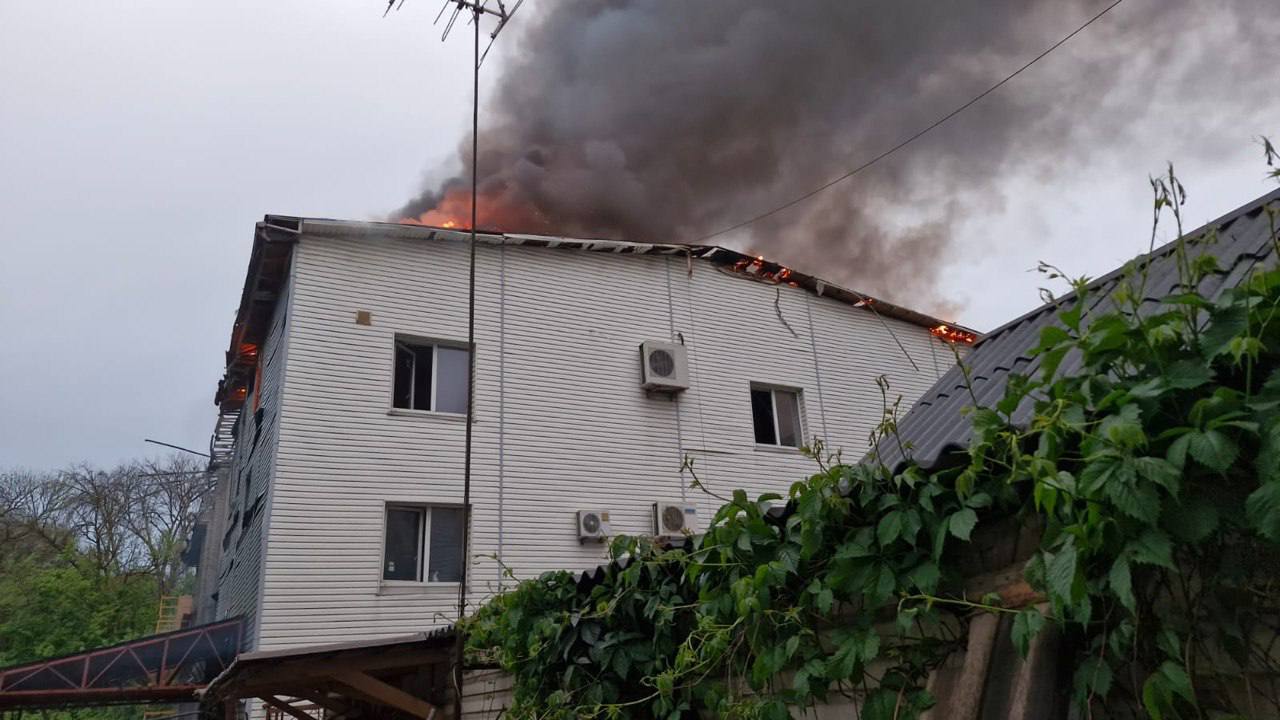 Масові пожежі: що відомо про нічний обстріл Харкова.