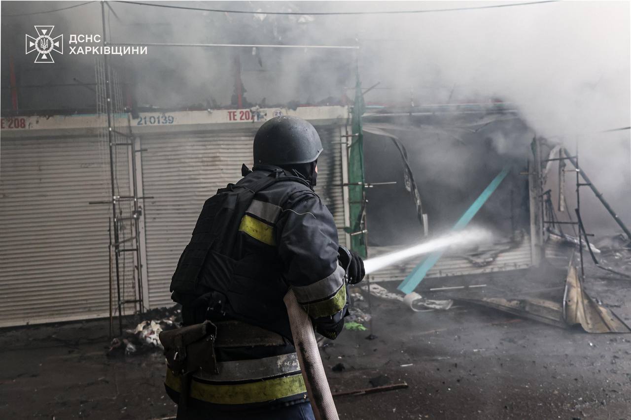 Масові пожежі: що відомо про нічний обстріл Харкова.