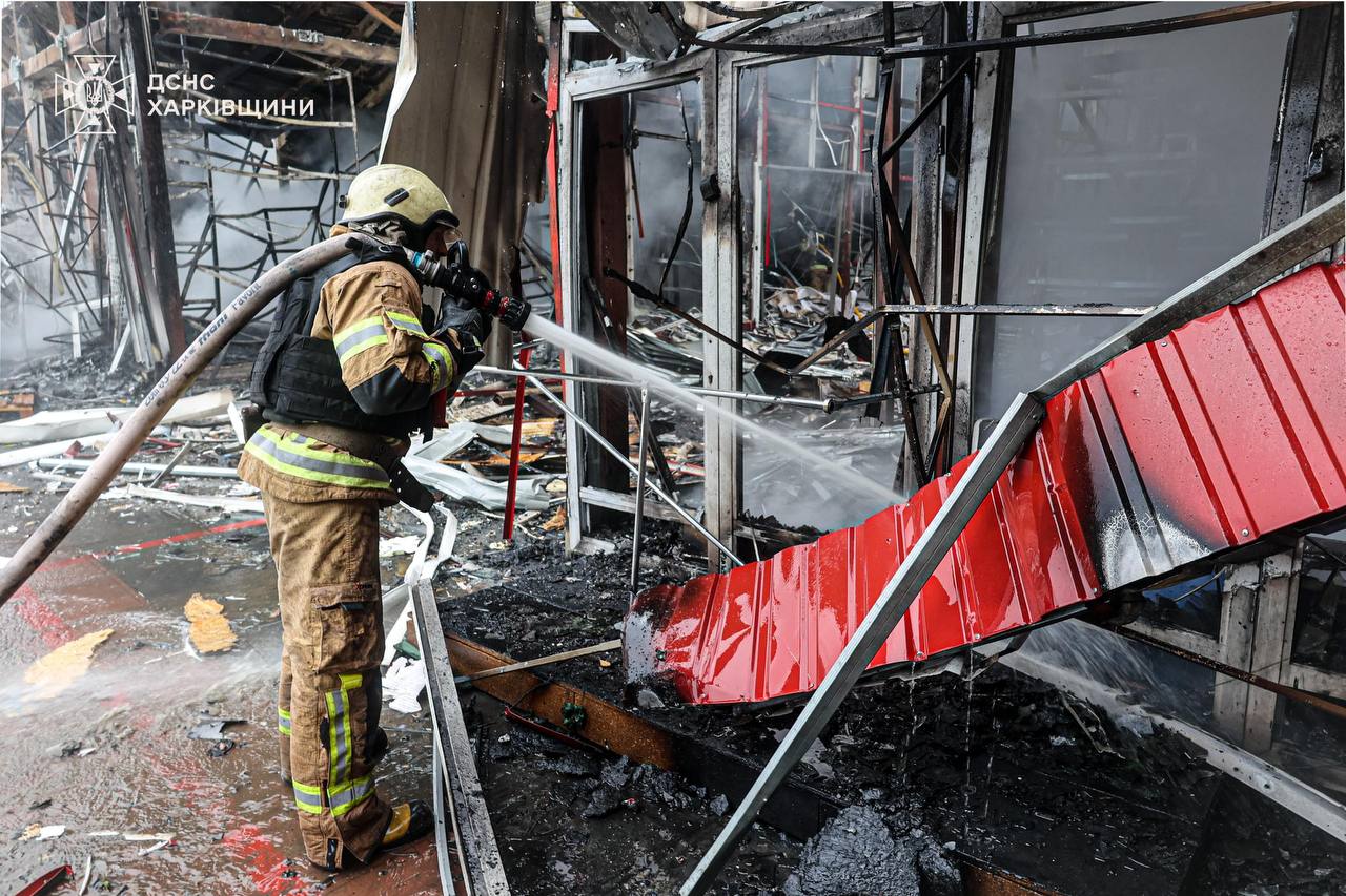 Масові пожежі: що відомо про нічний обстріл Харкова.