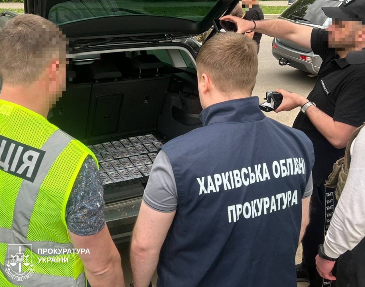 Экс-беркутовца и сотрудника ТЦК подозревают в создании схемы переправки через границу.
