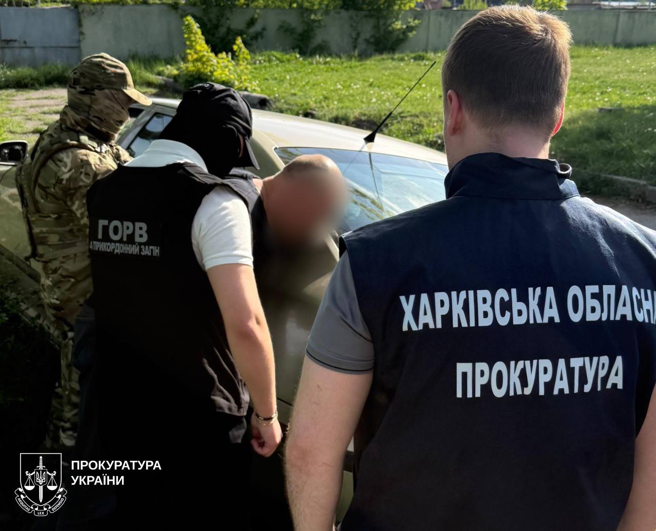 Экс-беркутовца и сотрудника ТЦК подозревают в создании схемы переправки через границу.