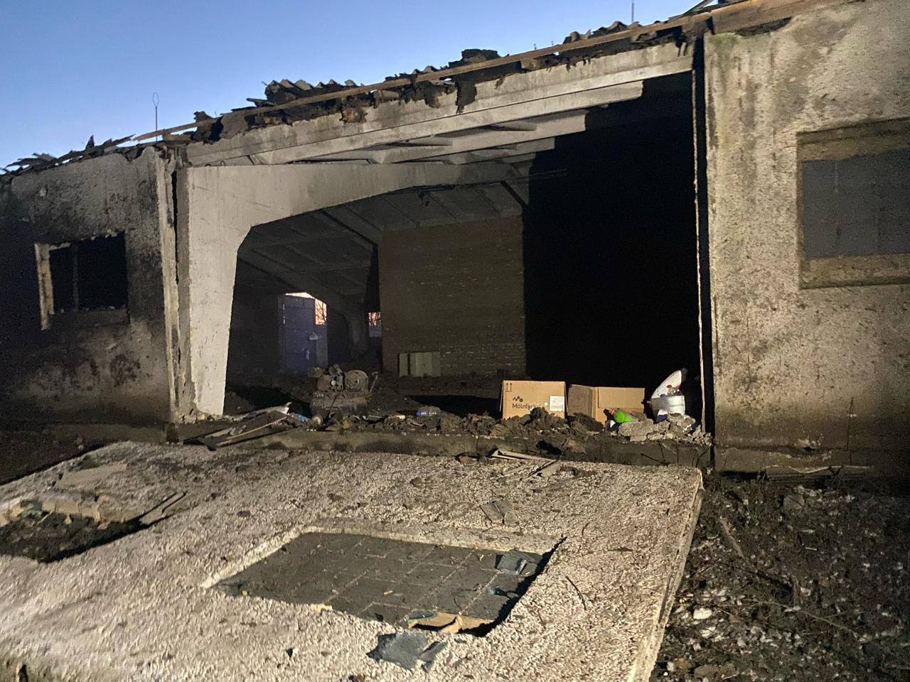 Окупанти знову обстріляли Харків шахедами: два збили, два влучили у підприємство.