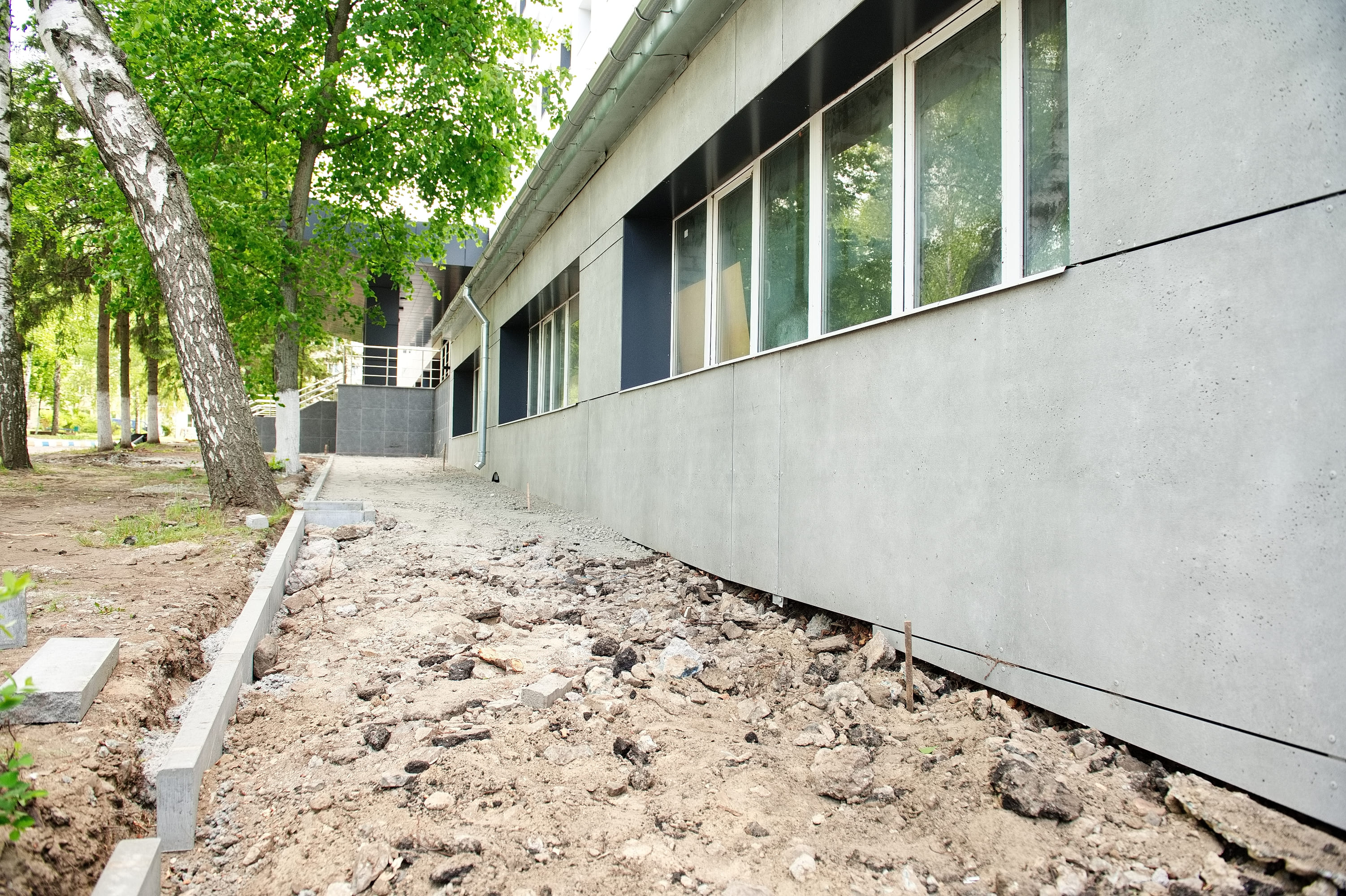 Поврежденную обстрелам Областную детскую больницу восстановят к концу лета &mdash; ХОВА.