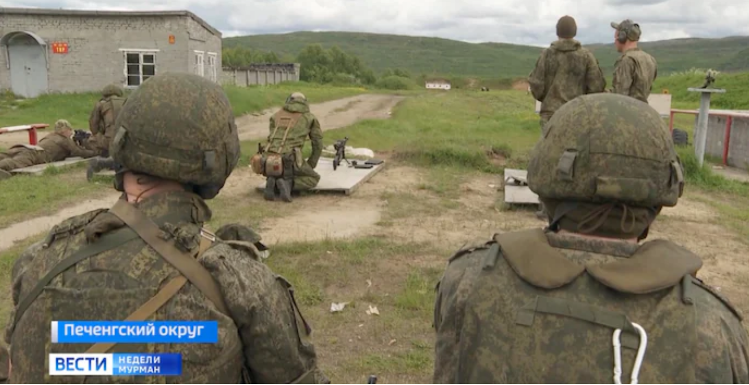 "Змішані добровольці" тренуються в Печензі, коли вони готуються відправитися в Україну як підкріплення для 200-ї частини, яка вже зазнала серйозних втрат.