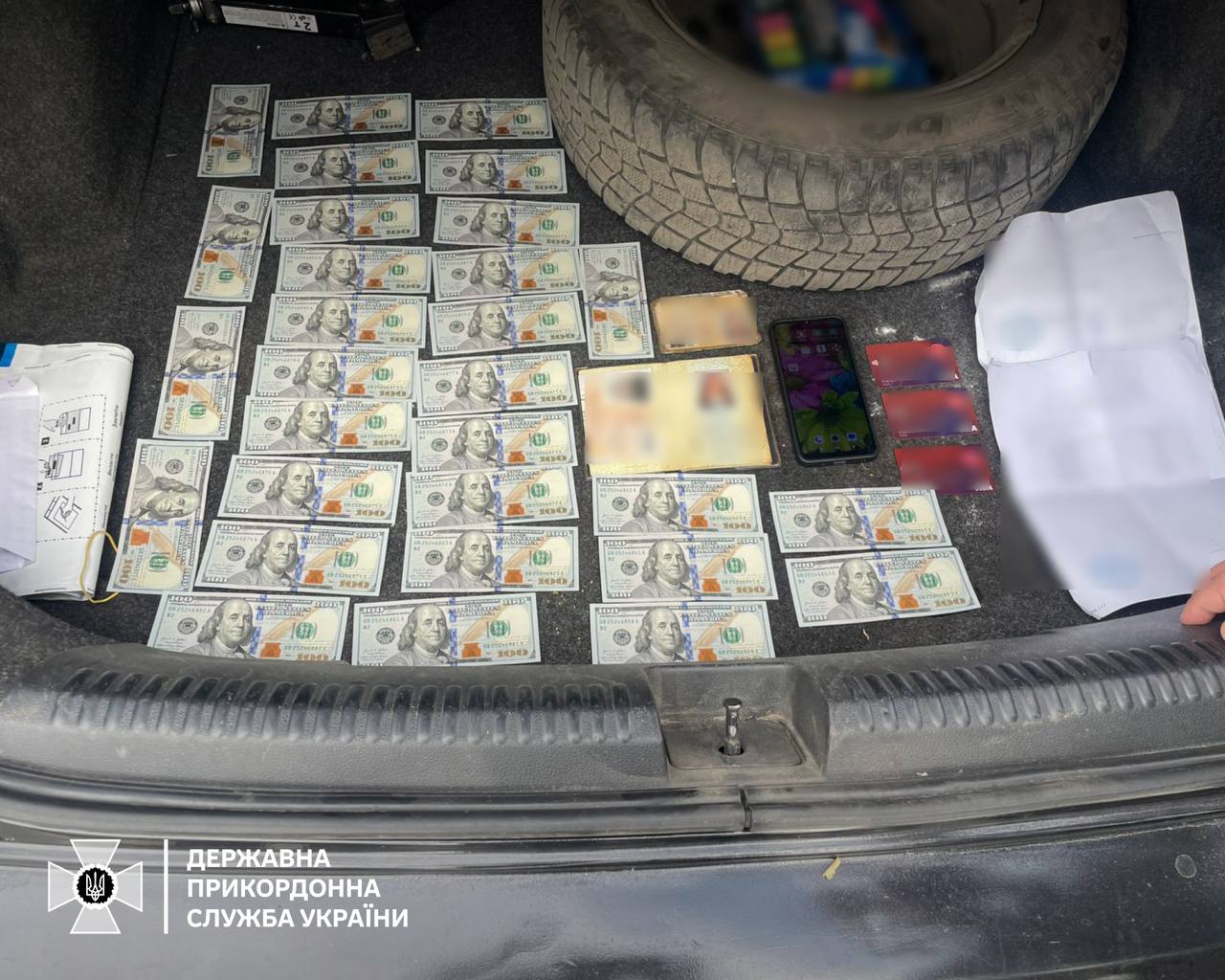 В Харькове возле ЗАГСа задержали сваху, которая устраивала фиктивные браки для уклонения от мобилизации.