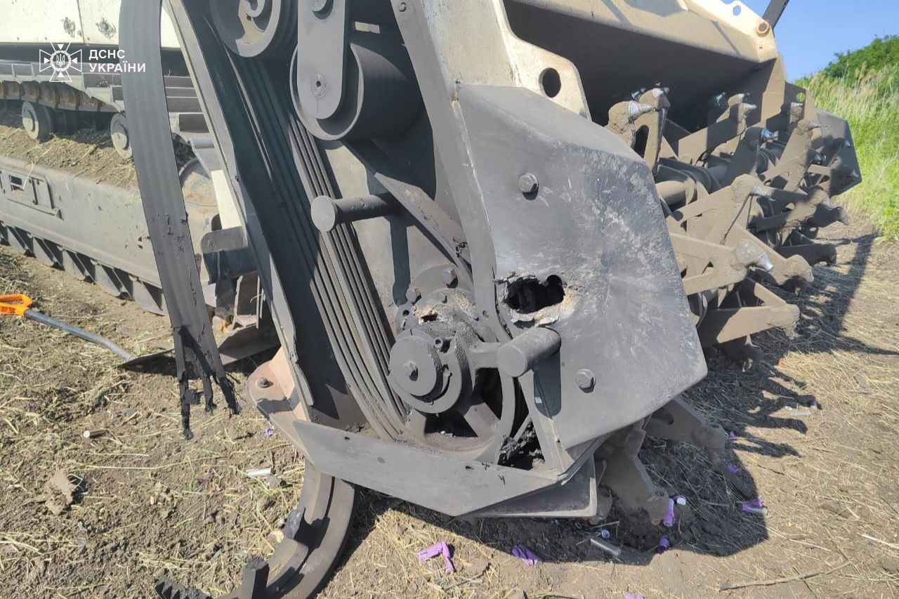 Один погиб, двое ранены: российский беспилотник ударил по машине саперов в Изюмском районе.