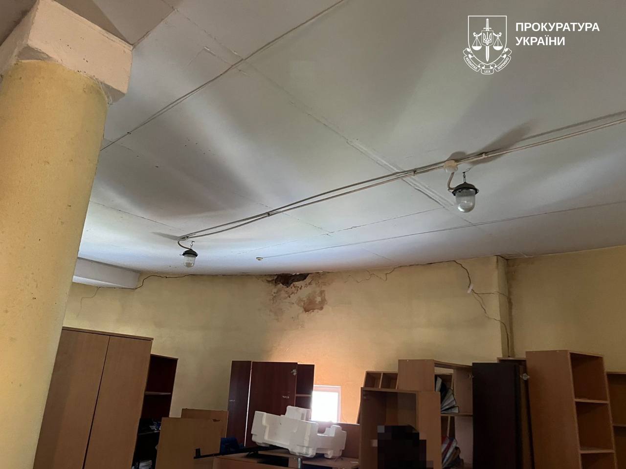 У Харкові судитимуть директора фірми за неякісний ремонт обласного центру зайнятості.