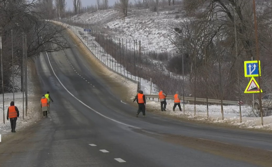 Кільцеву дорогу навколо Харкова затягують антидроновими сітками.
