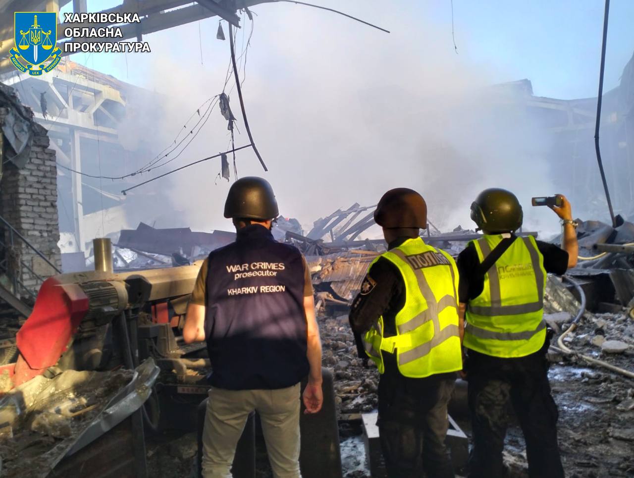 Оккупанты ударили ракетой по предприятию в Чугуеве.