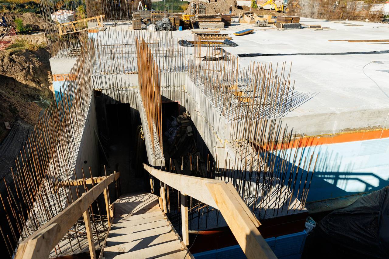 В Чугуеве строят подземную школу.