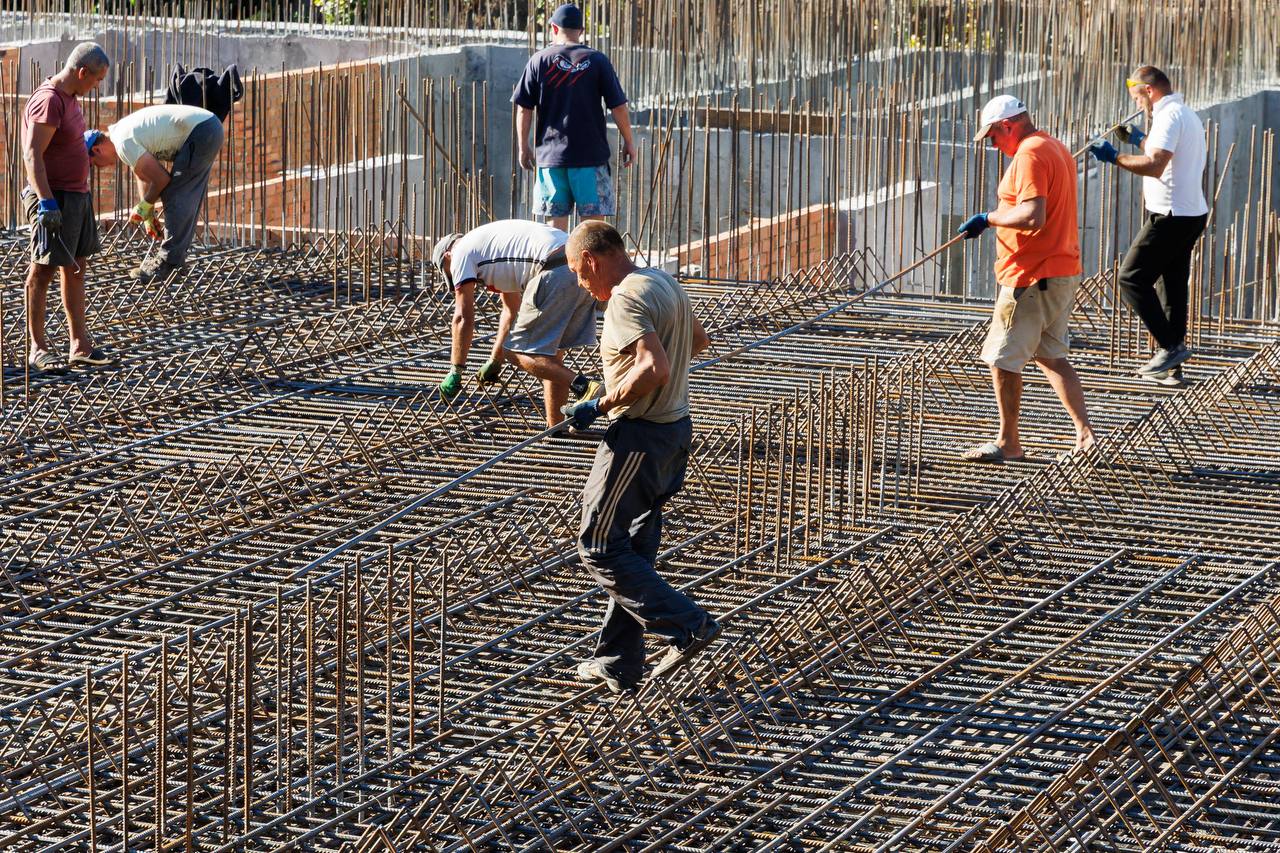 В Чугуеве строят подземную школу.