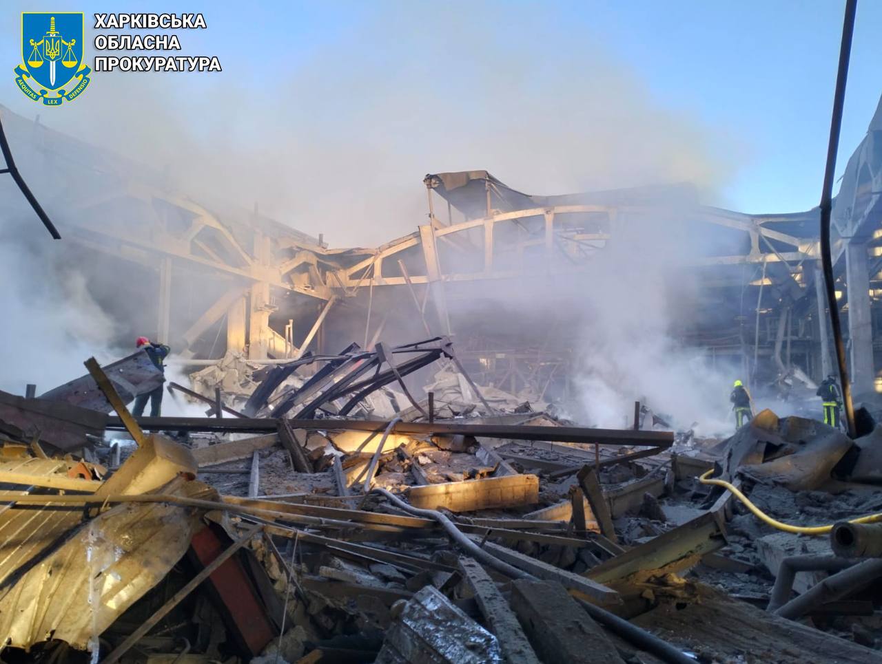 Оккупанты ударили ракетой по предприятию в Чугуеве.