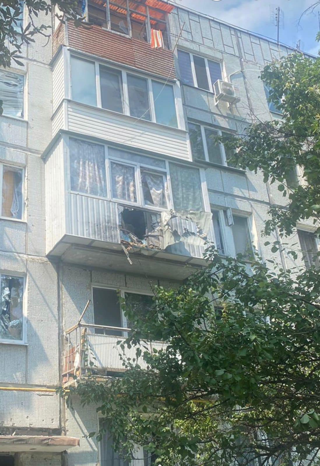 Серед постраждалих - громадяни РФ: окупанти обстріляли Чугуєв, є загиблі та поранені.