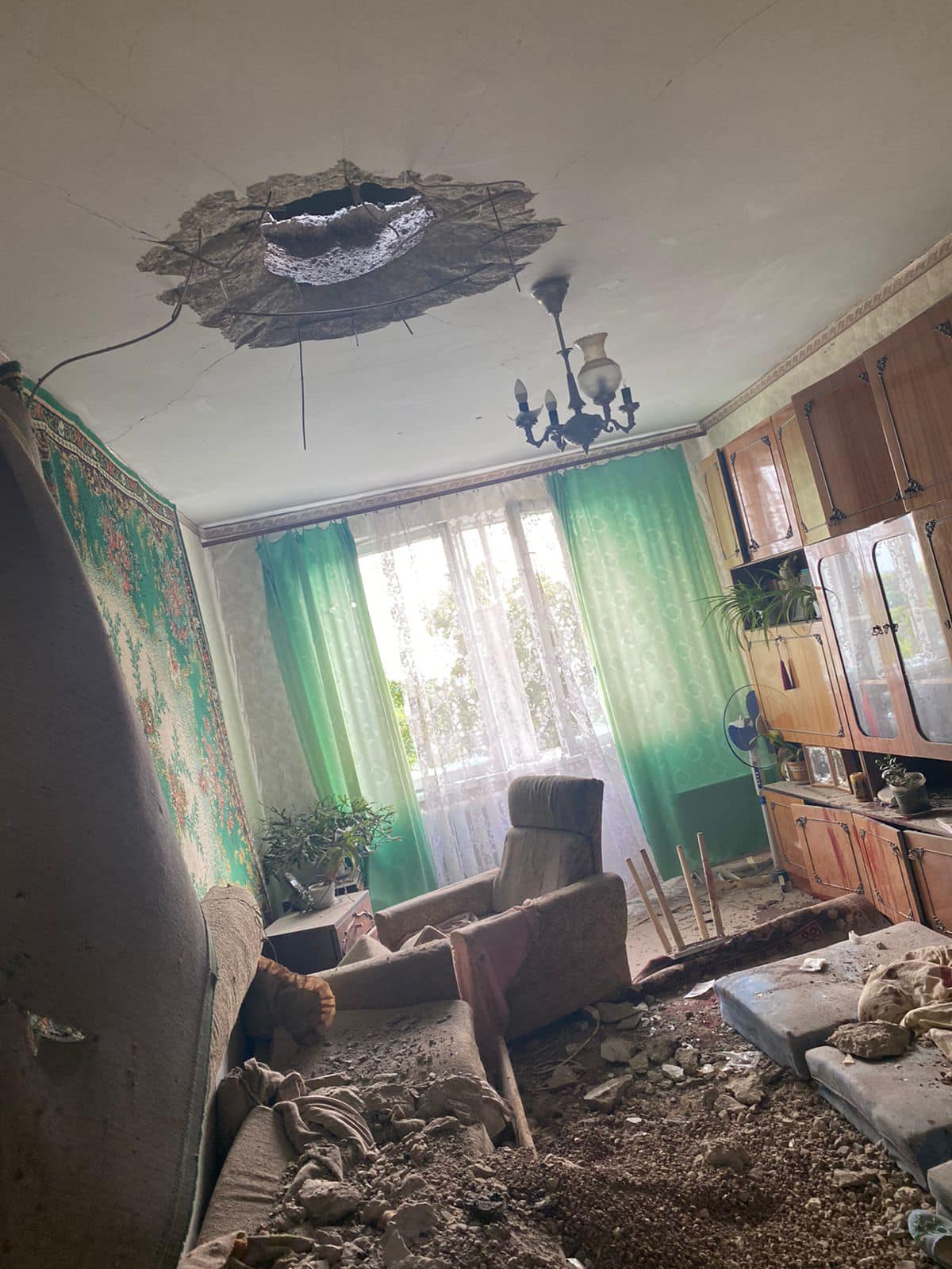 Серед постраждалих - громадяни РФ: окупанти обстріляли Чугуєв, є загиблі та поранені.