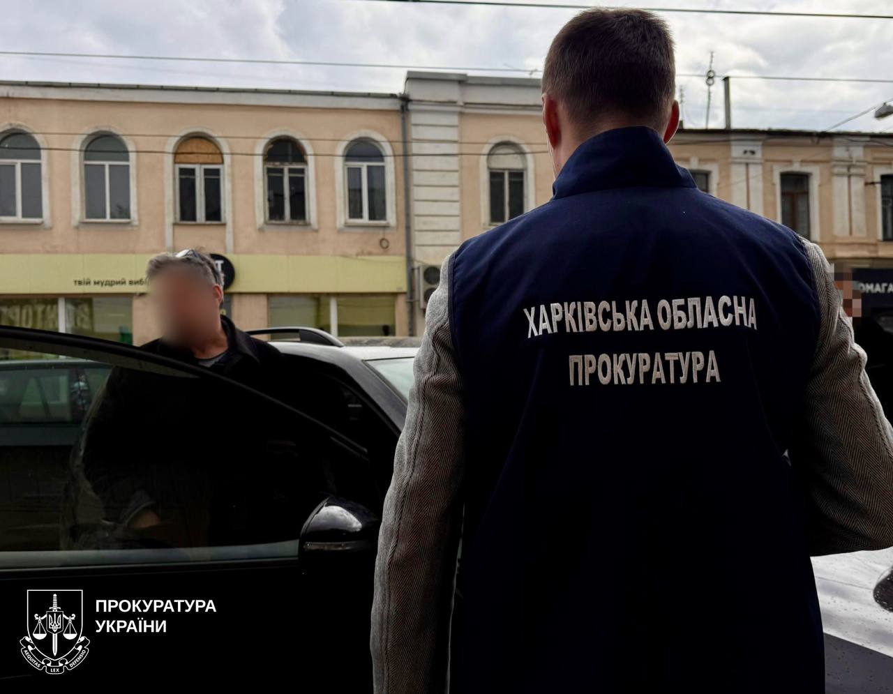 У Харкові затримали співробітницю виконавчої служби за 