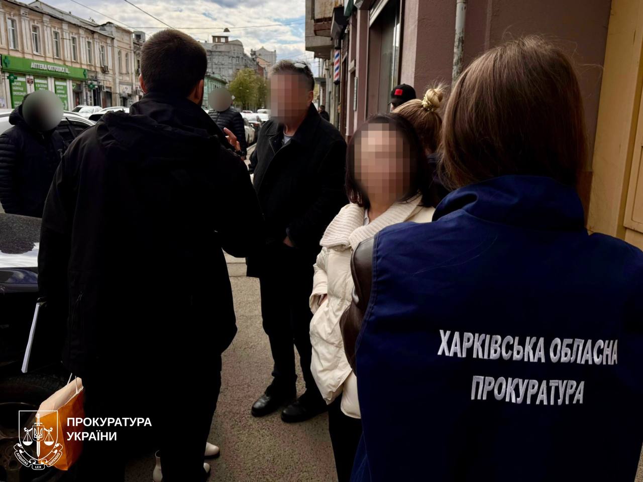 У Харкові затримали співробітницю виконавчої служби за 