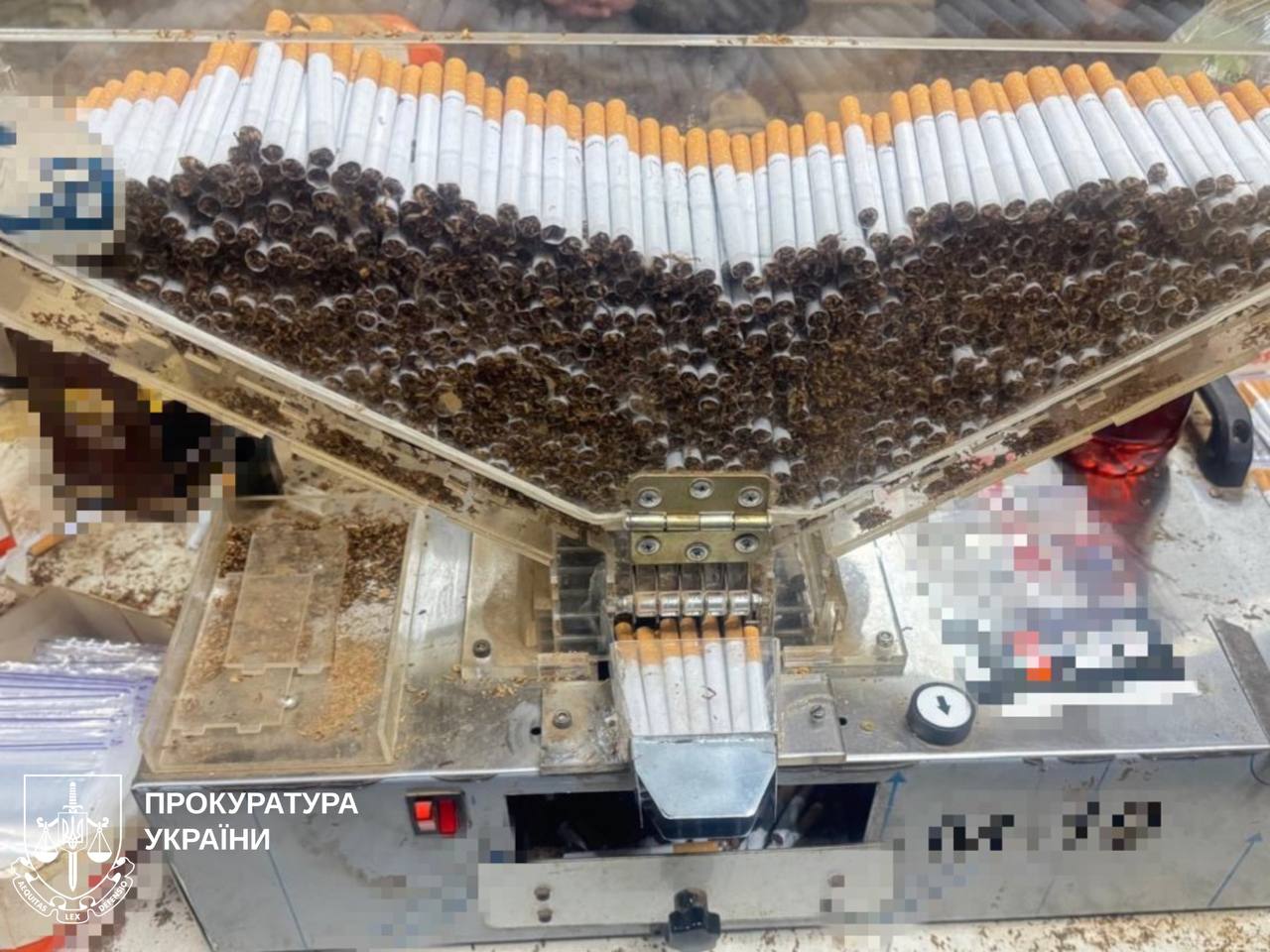 Під Харковом ліквідовано підпільний тютюновий міні-завод.