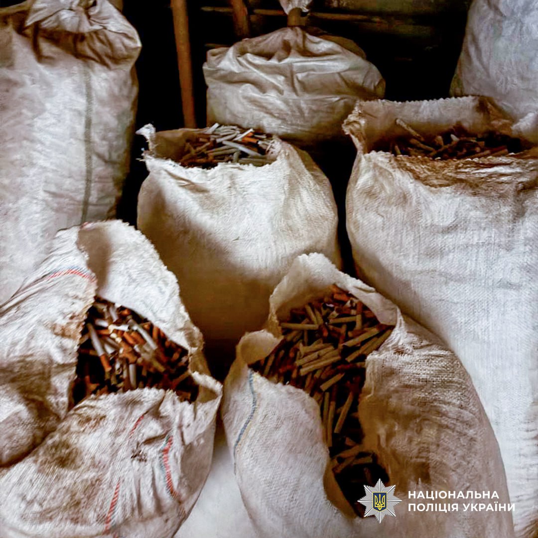 Під Харковом ліквідовано підпільний тютюновий міні-завод.