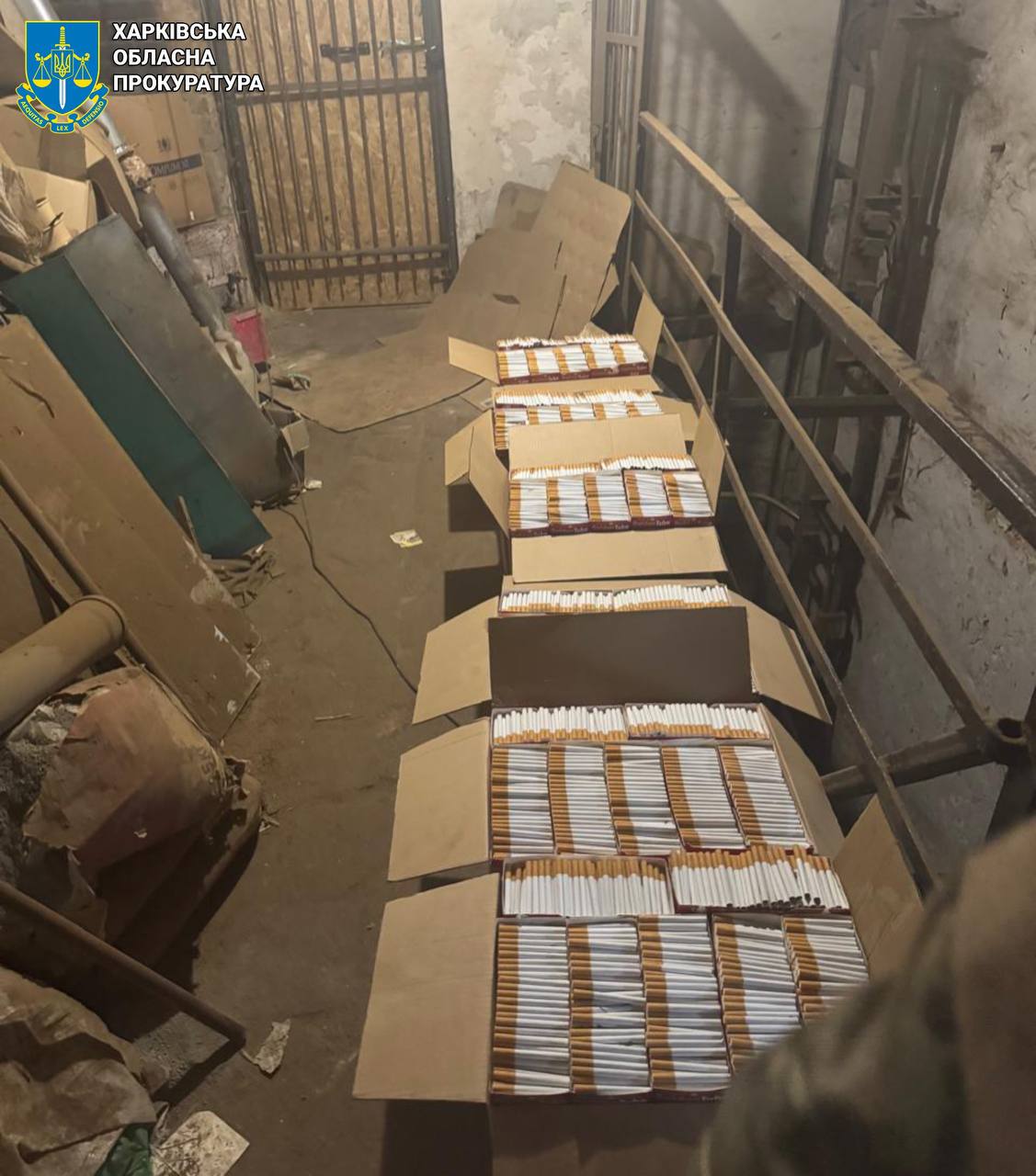 У Люботині викрили підпільний тютюновий цех.