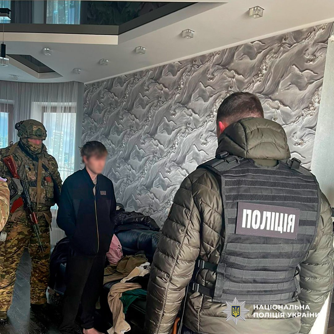 Під Харковом ліквідовано підпільний тютюновий міні-завод.