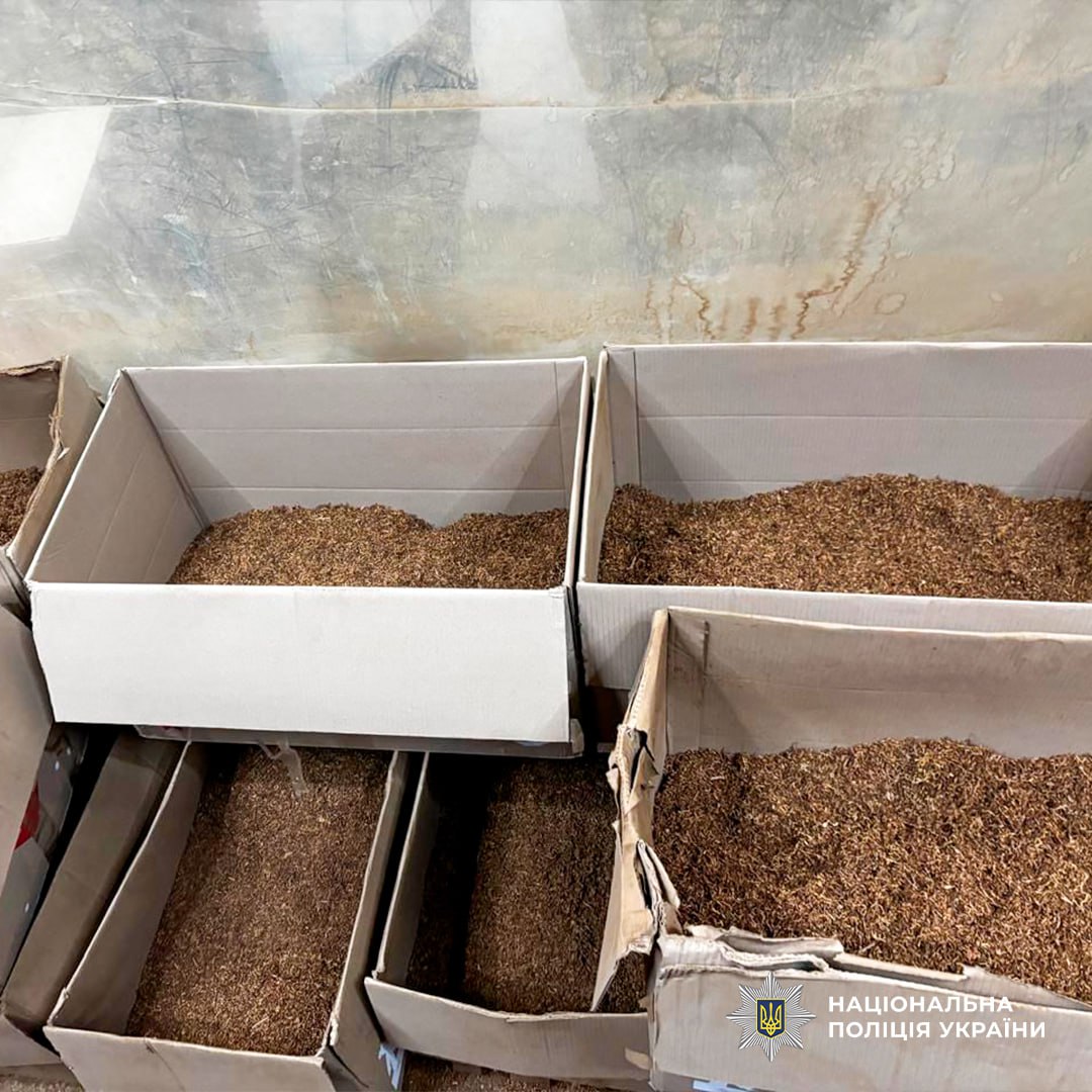 Під Харковом ліквідовано підпільний тютюновий міні-завод.