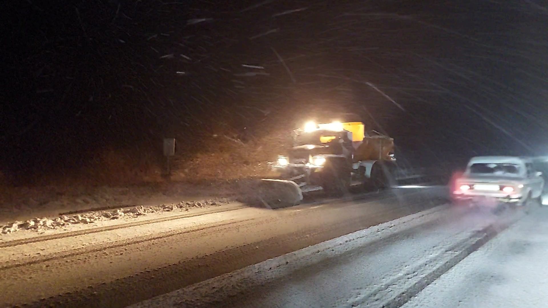 В Харькове выпал сильный снег.