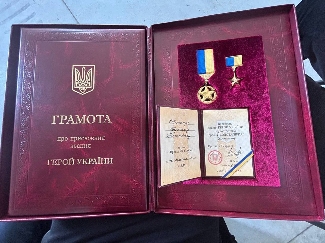 Харківському рятувальнику Артему Костирі надали звання Героя України посмертно.