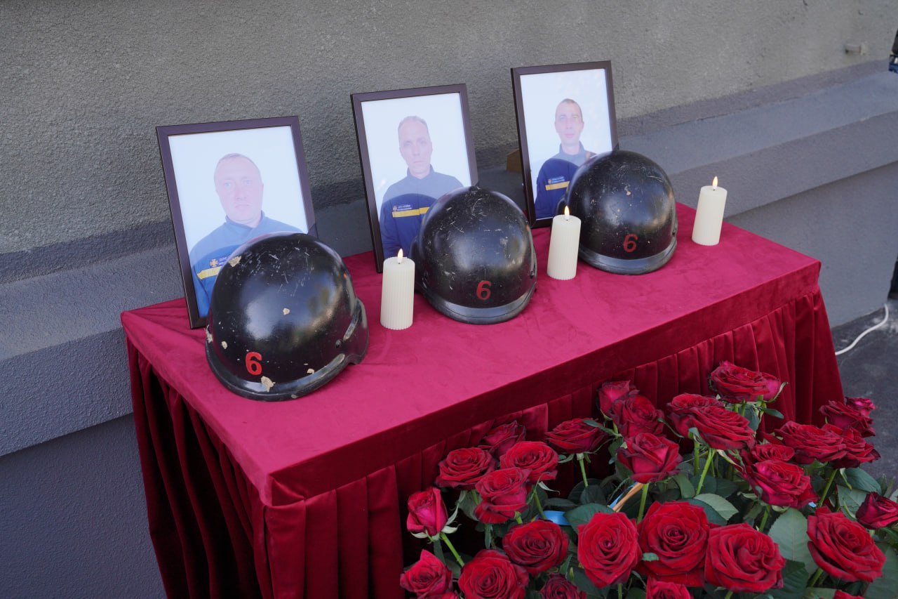 У Харкові відкрили меморіальну дошку загиблим рятувальникам