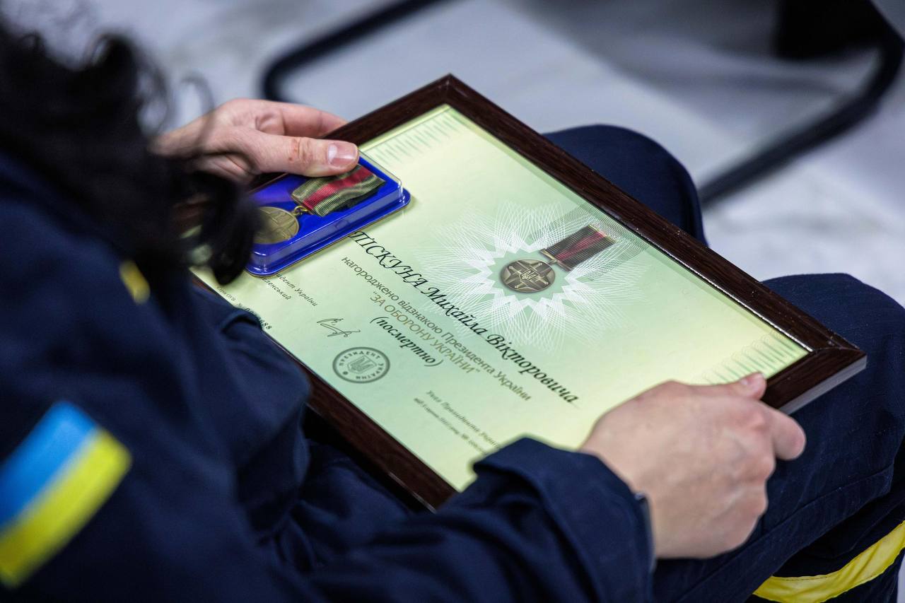 Шість сімей загиблих рятувальників із Харківської області здобули президентські нагороди.