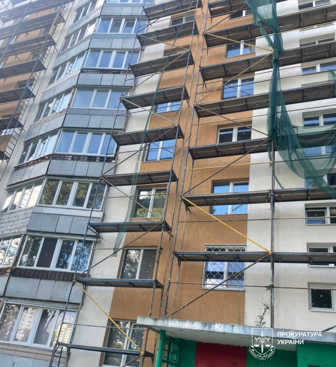 Махінації на ремонті зруйнованого будинку на Салтівці: директор будівельної фірми отримав підозру.