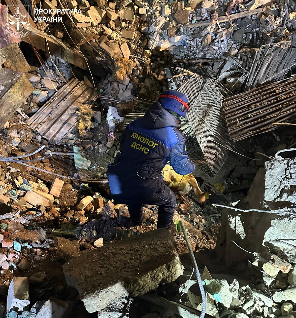 В Харькове продолжается разбор завалов после ракетного удара по Сумской, среди погибших &mdash; дети.