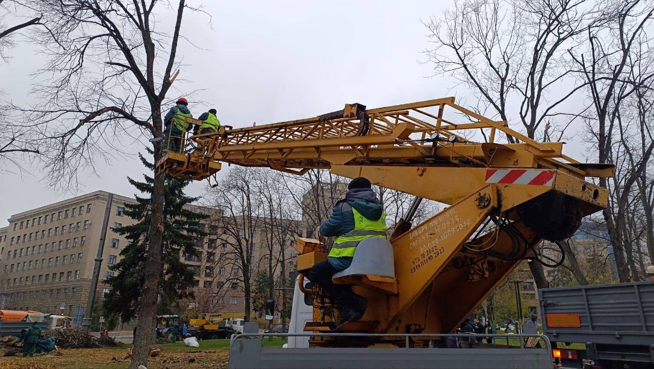 Санта-Клаус на площі Свободи знову отримав поранення.