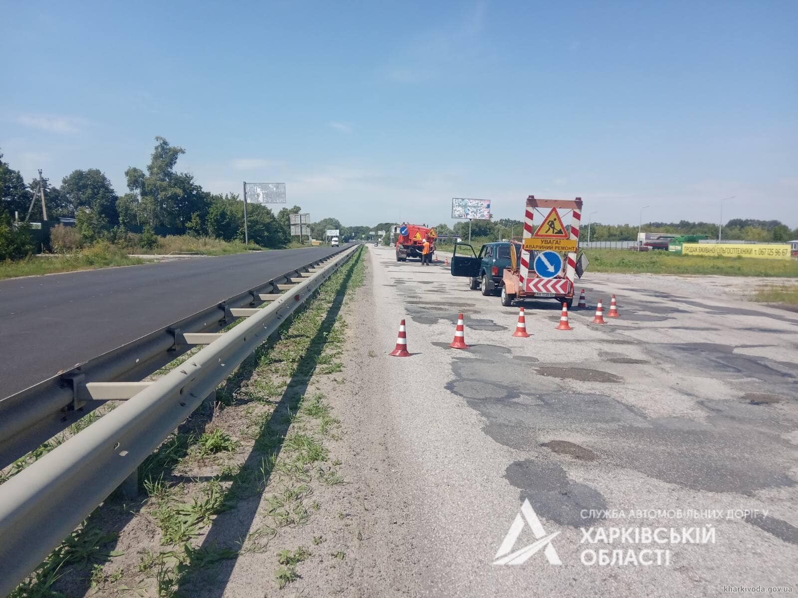 В Харьковской области ремонтируют дорогу жизни.