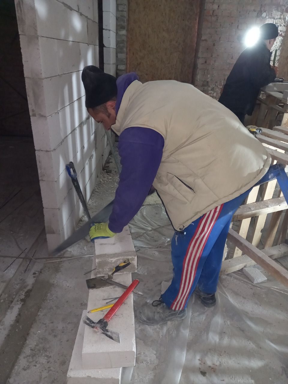 В Индустриальном и Холодногорском районах ремонтируют поврежденные обстрелами дома (фото) фото 2 1