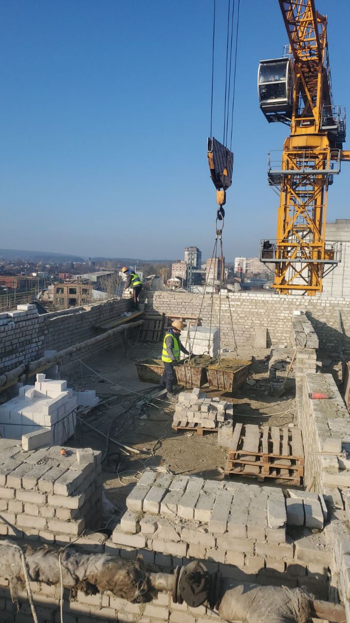 В Индустриальном и Холодногорском районах ремонтируют поврежденные обстрелами дома (фото) фото 3 2