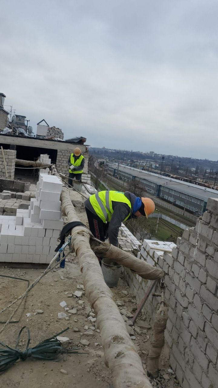 В Индустриальном и Холодногорском районах ремонтируют поврежденные обстрелами дома (фото) фото 5 4