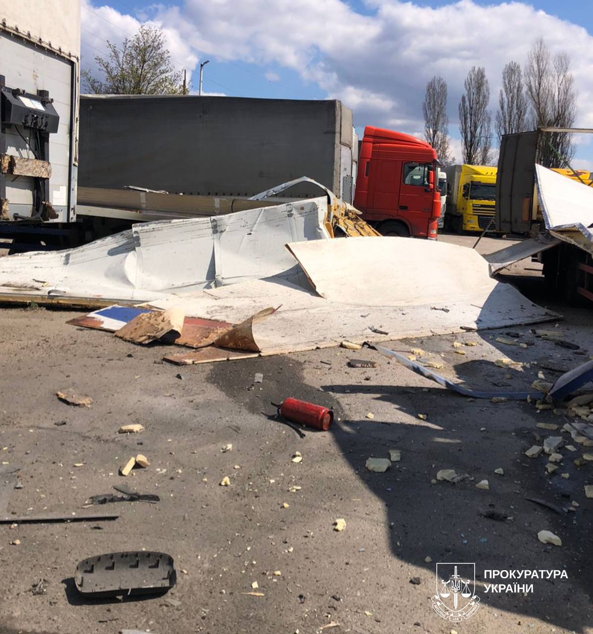 Оккупанты ударили по предприятию в Дергачах: ранены пять работников.