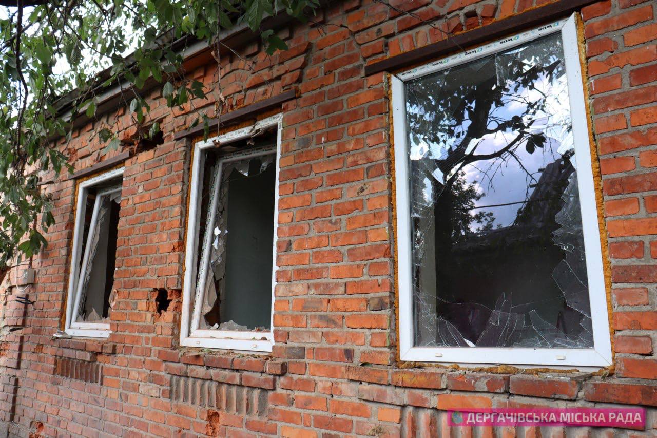 Трое раненых: россияне ночью обстреляли Дергачи.