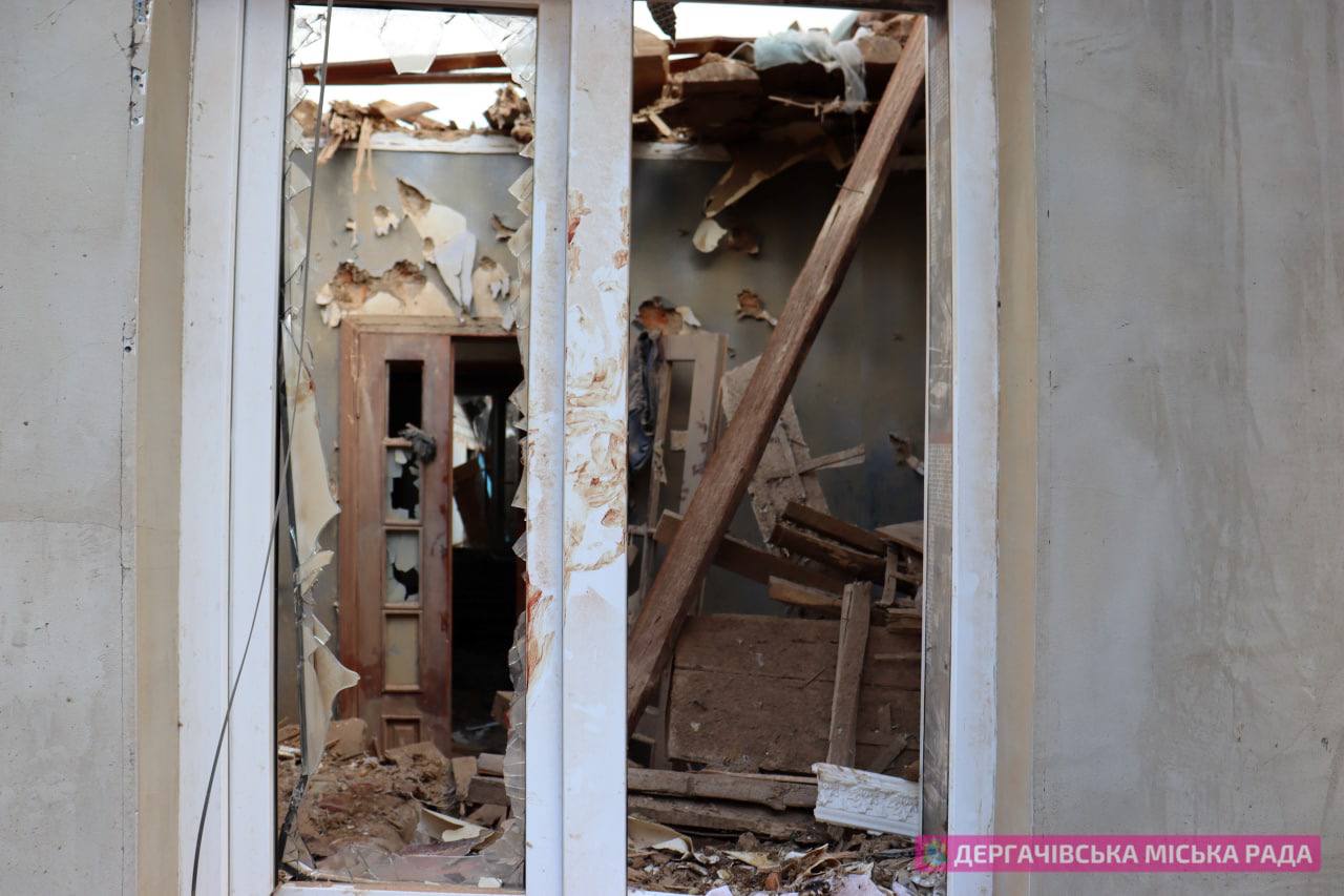 Трое раненых: россияне ночью обстреляли Дергачи.