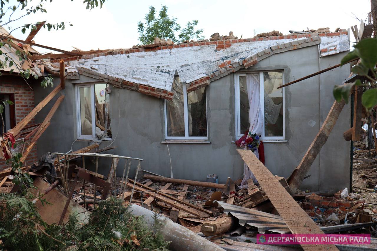 Трое раненых: россияне ночью обстреляли Дергачи.