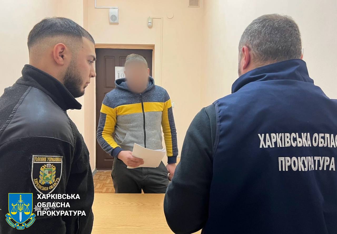 У Харкові палії військових автомобілів залишали на них 