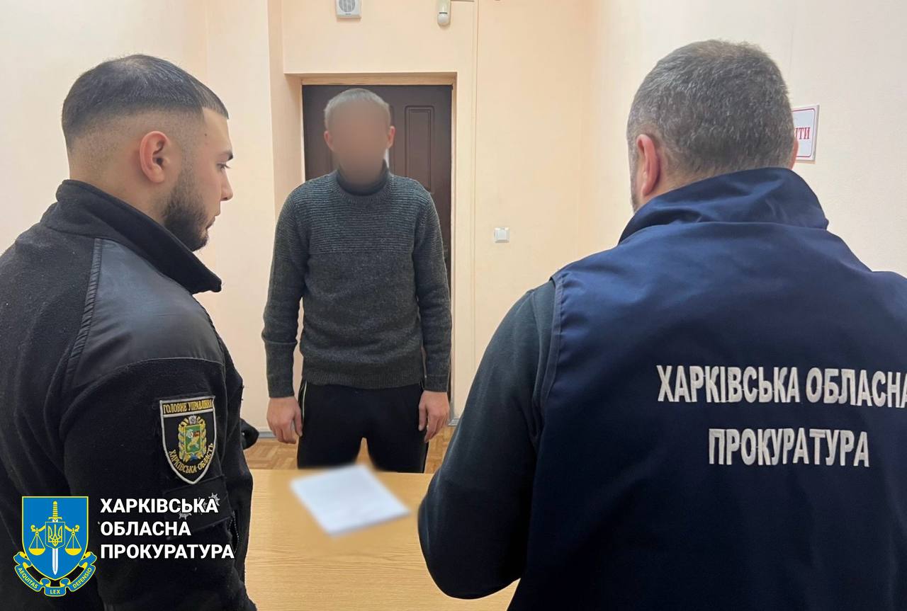 У Харкові палії військових автомобілів залишали на них 