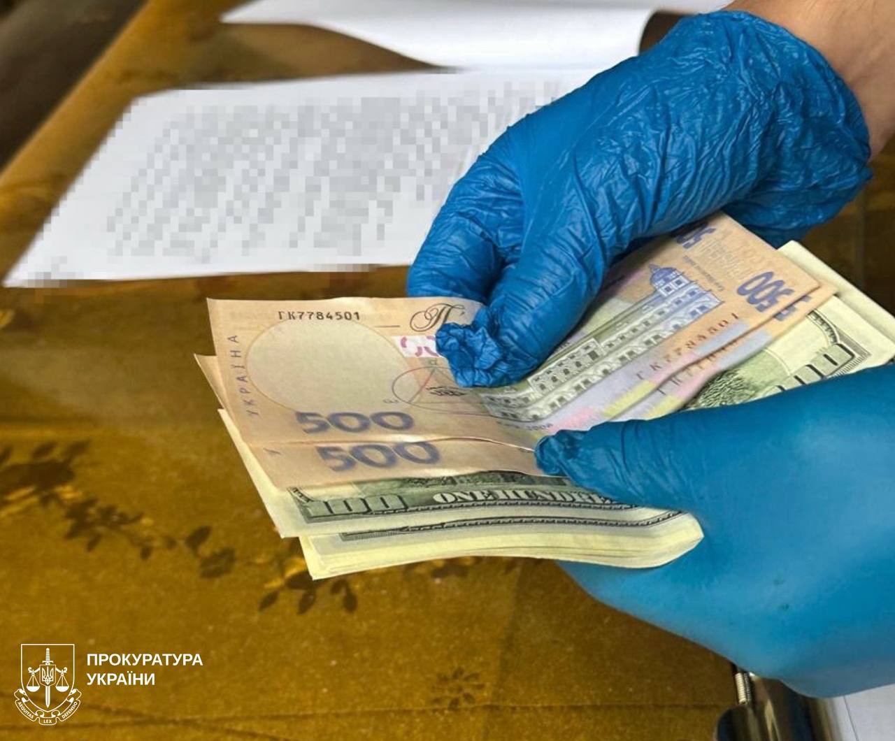 У Харкові затримали лікаря: його підозрюють у отриманні хабара за видачу довідок призовникам.